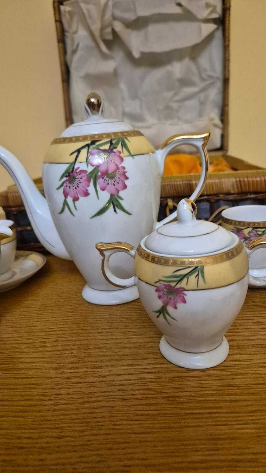 Кофейный сервиз из очень тонкого японского фарфора, ретро