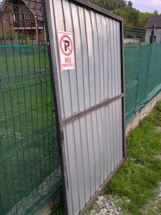 Vând poarta detalii la telefon