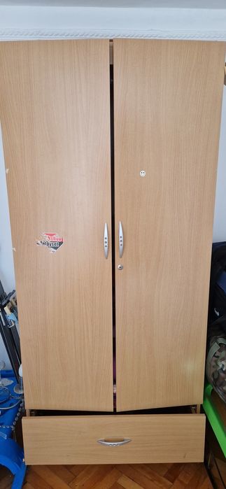 Vând dulap in 2 uși