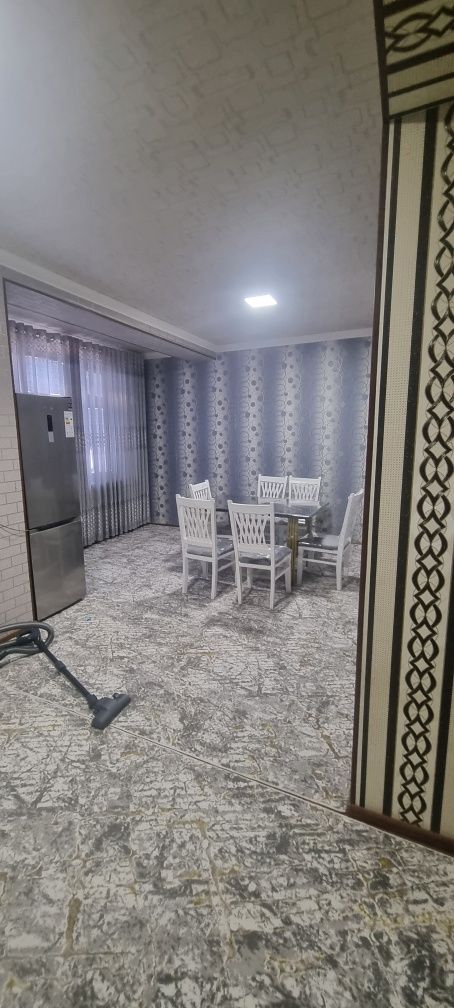 Хамроз маркет олдида 3 хоналик квартира