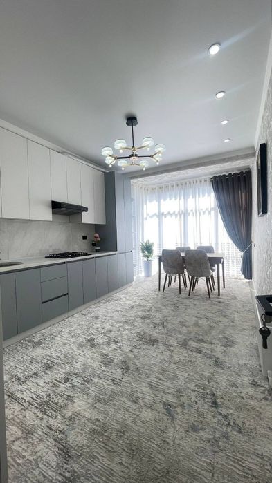 2 xonali kvartira sotiladi