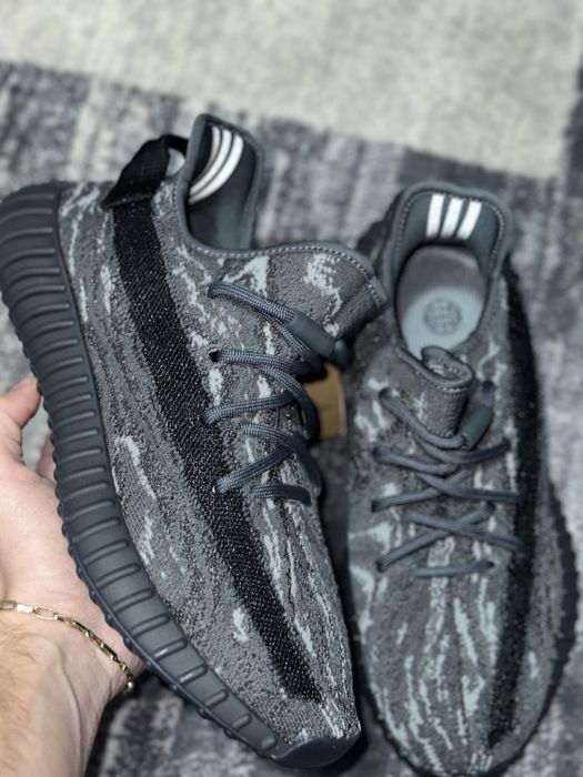 Adidasi Yeezy Premium