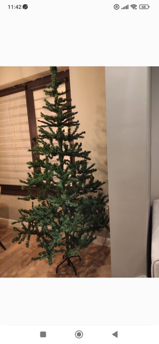 Продавам коледна елха