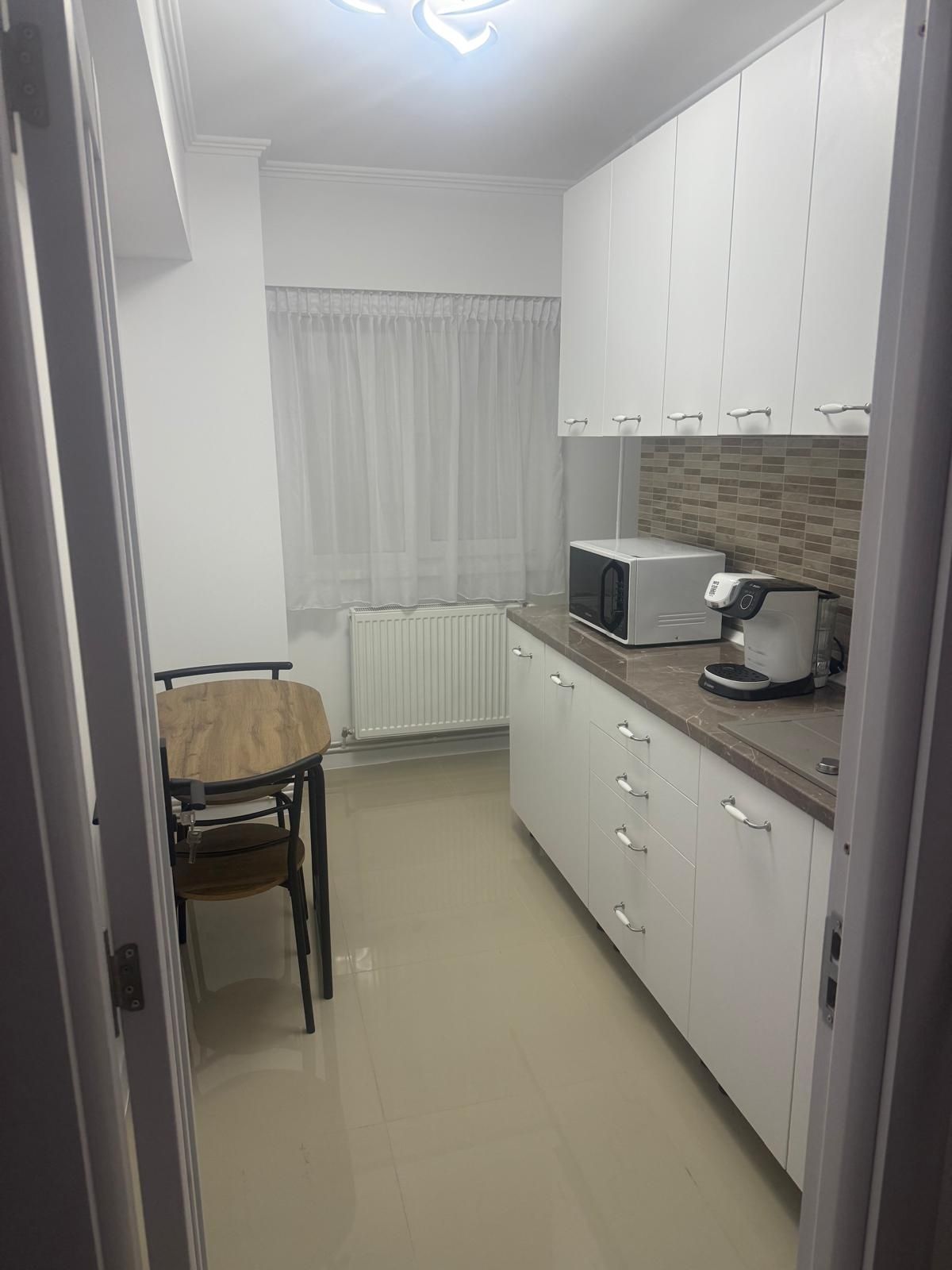 Închiriez garsonieră ( regim hotelier)
