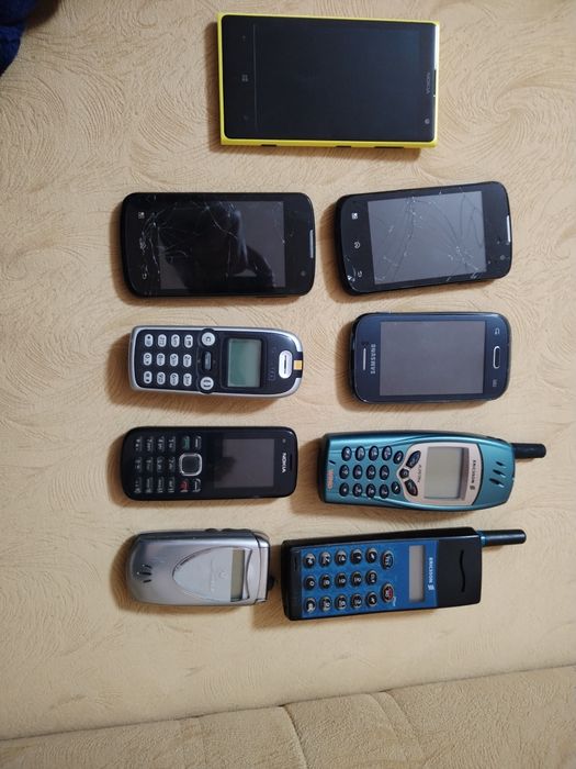 Vând telefoane defecte