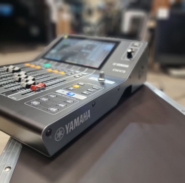 Amanet F28: Mixer Digital YAMAHA DM3S +case THON