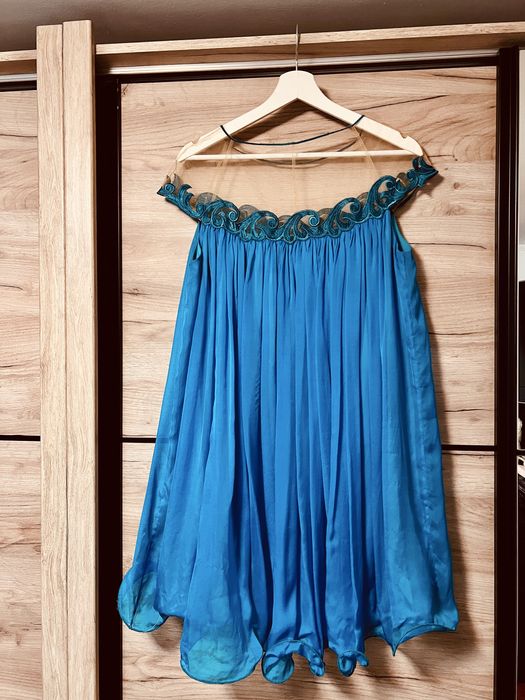 Rochie albastră din mătase naturală cu tulle transparent