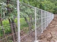 Garduri din plasă bordurată