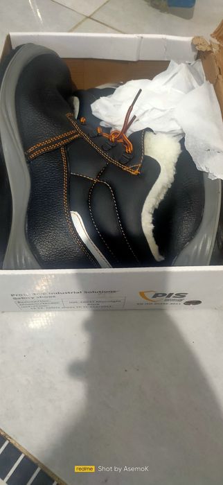 Продам рабочие ботинок