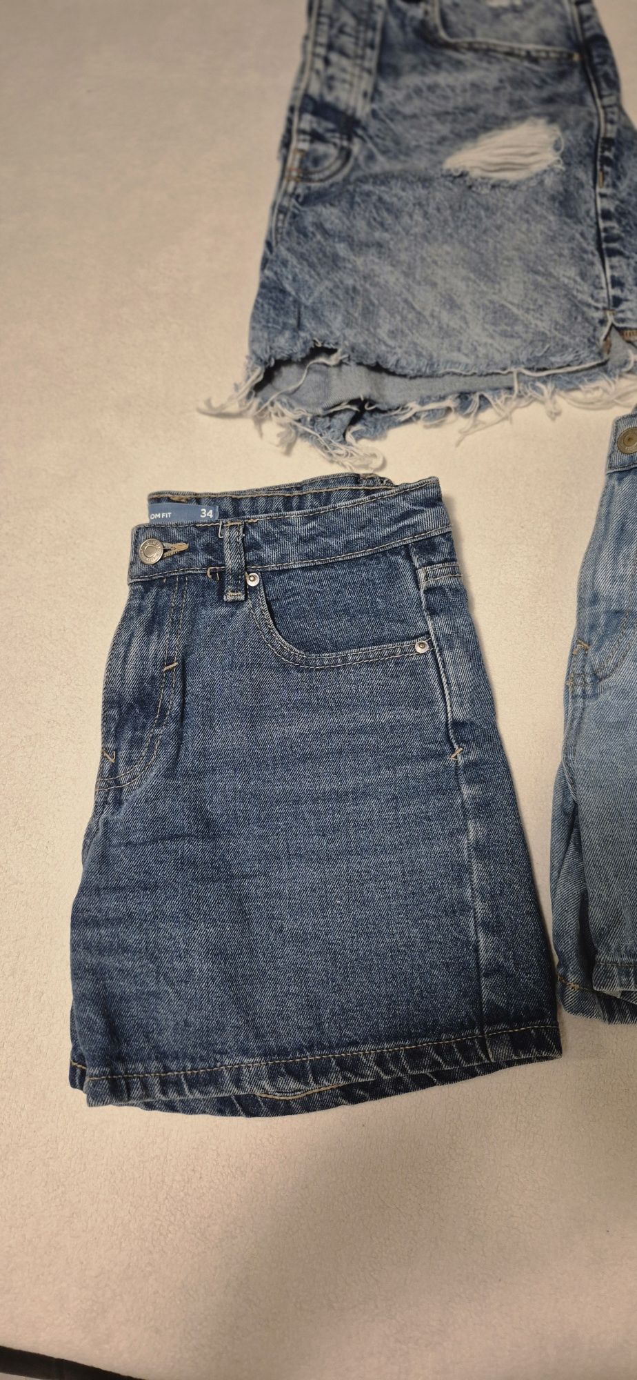 Pantaloni scurti