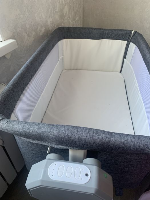 Приставная кроватка Ining baby с укачиванием, музыкой и пультом