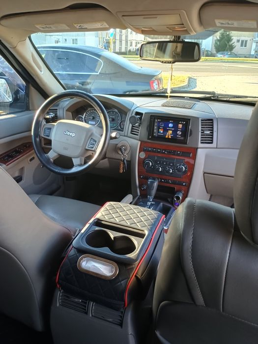 Vând grand cherokee