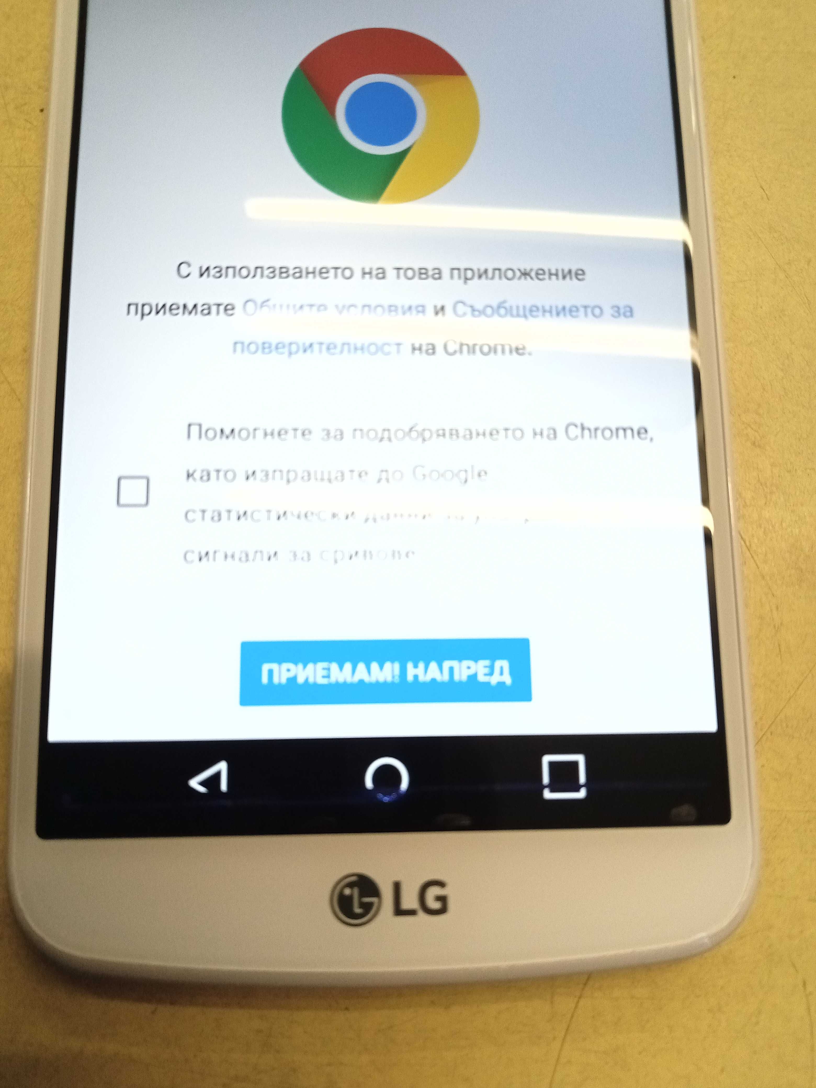 смартфон LG K10 K420N 4G отличен външен вид с дребна забележка