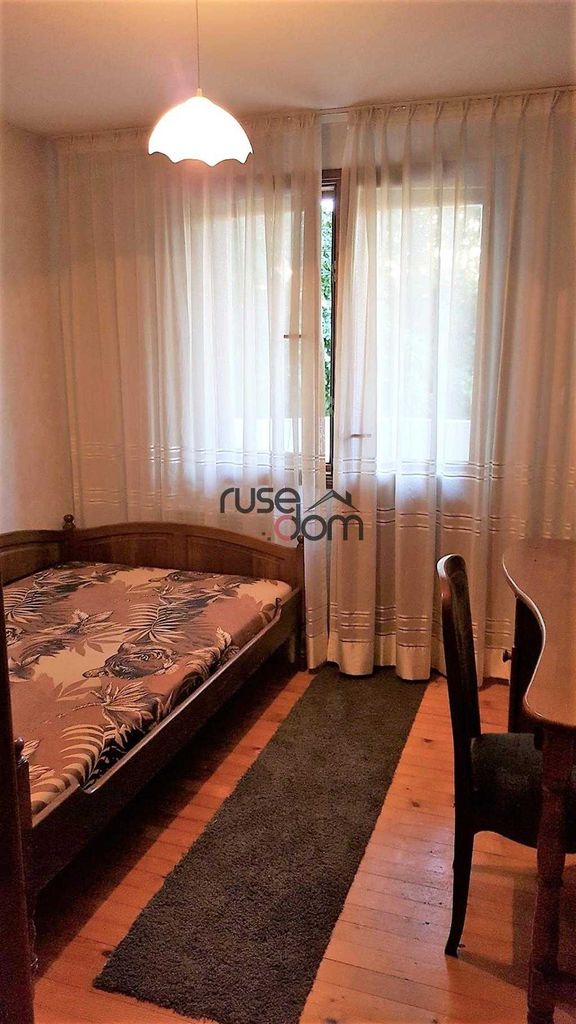 Дава се под наем Тристаен апартамент в Русе, Център - 101 кв.м за 382.5 € - Снимка #4