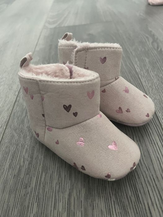 Комплект яке, клин и боти за бебе