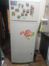 Холодильник Сотилади холати яхши айби йок