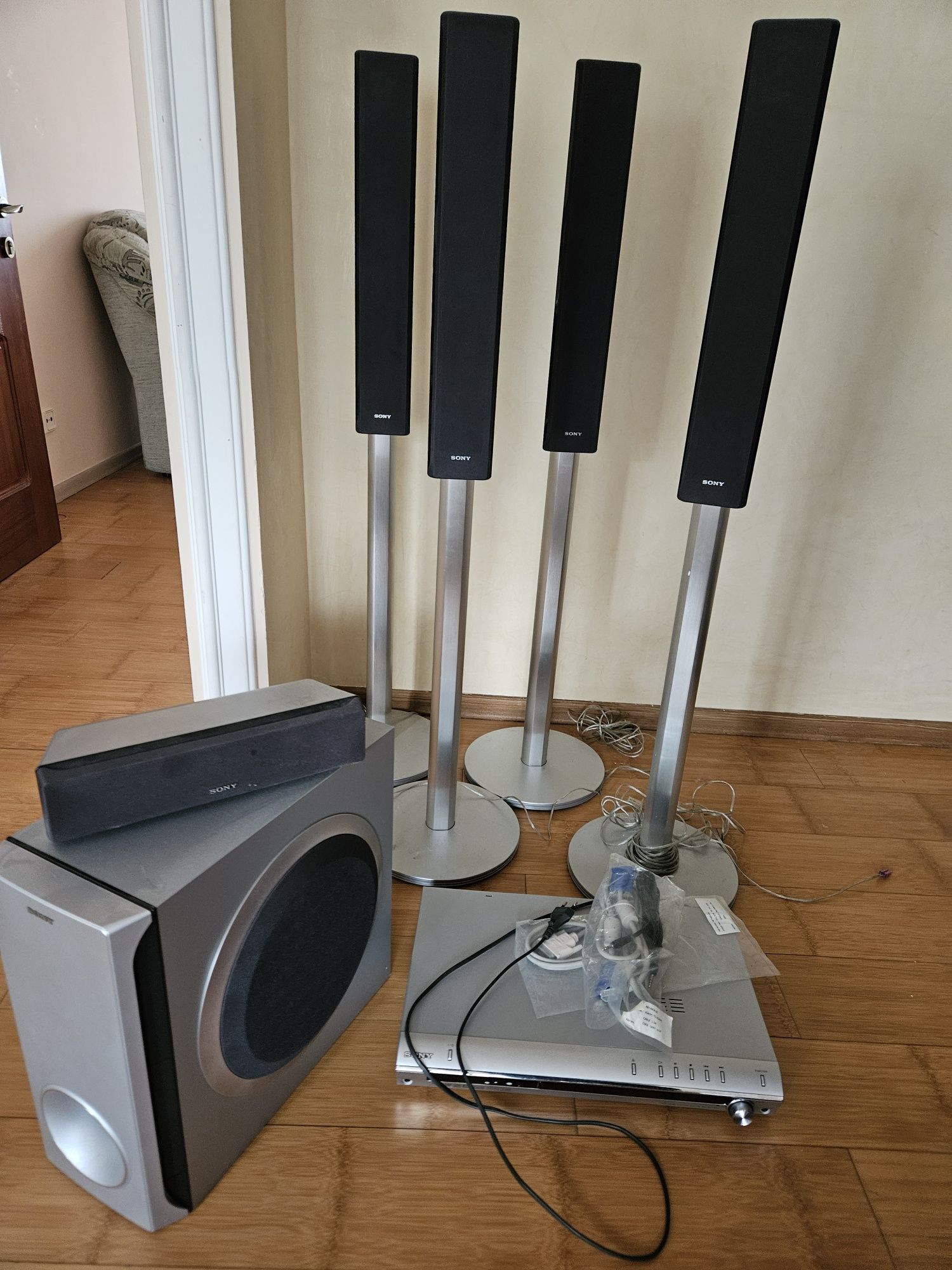 Продам музыкальную колонку "Soni"