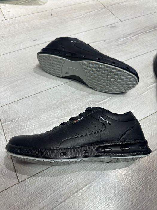 Кроссовки ессо сатилади