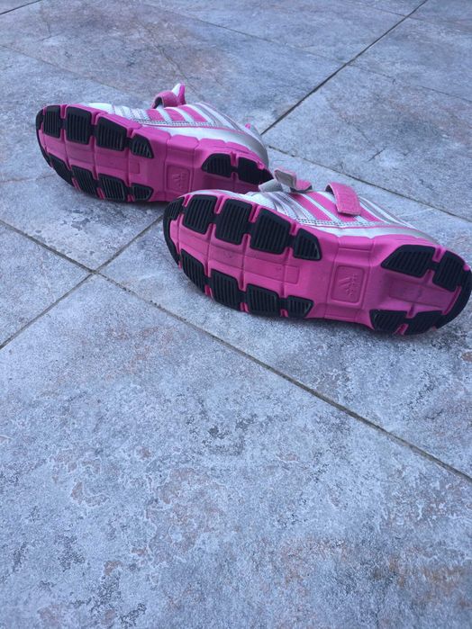 Vând încălțăminte alergare Adidas
