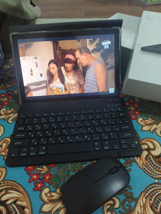 Продам планшет андроид.