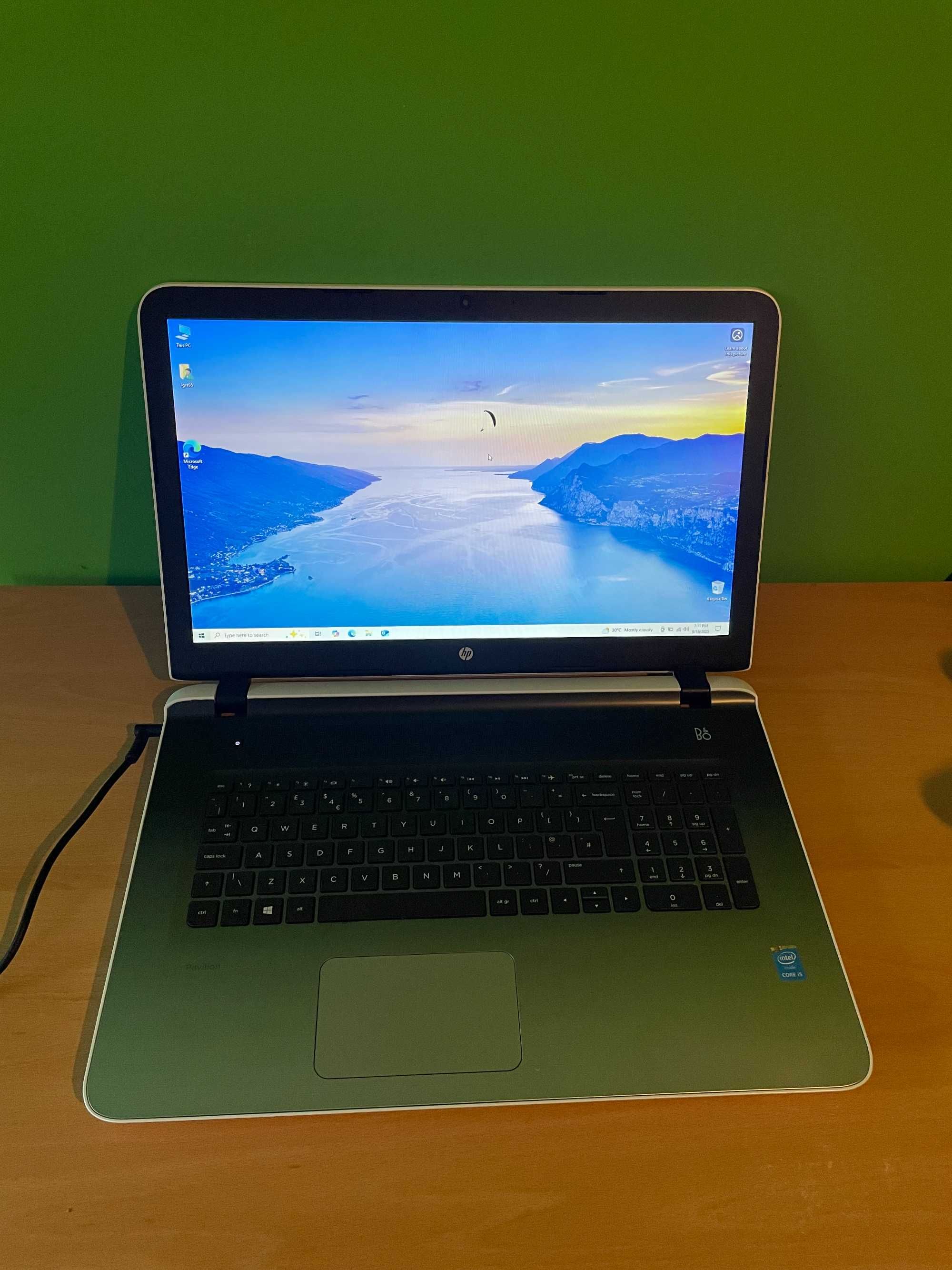 HP Pavilion 17 - 17.3''HD+, i5-5020u Broadwell, 8GB RAM, 180GB SSD
