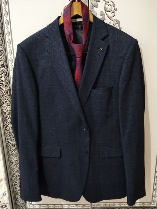 Продается мужской костюм