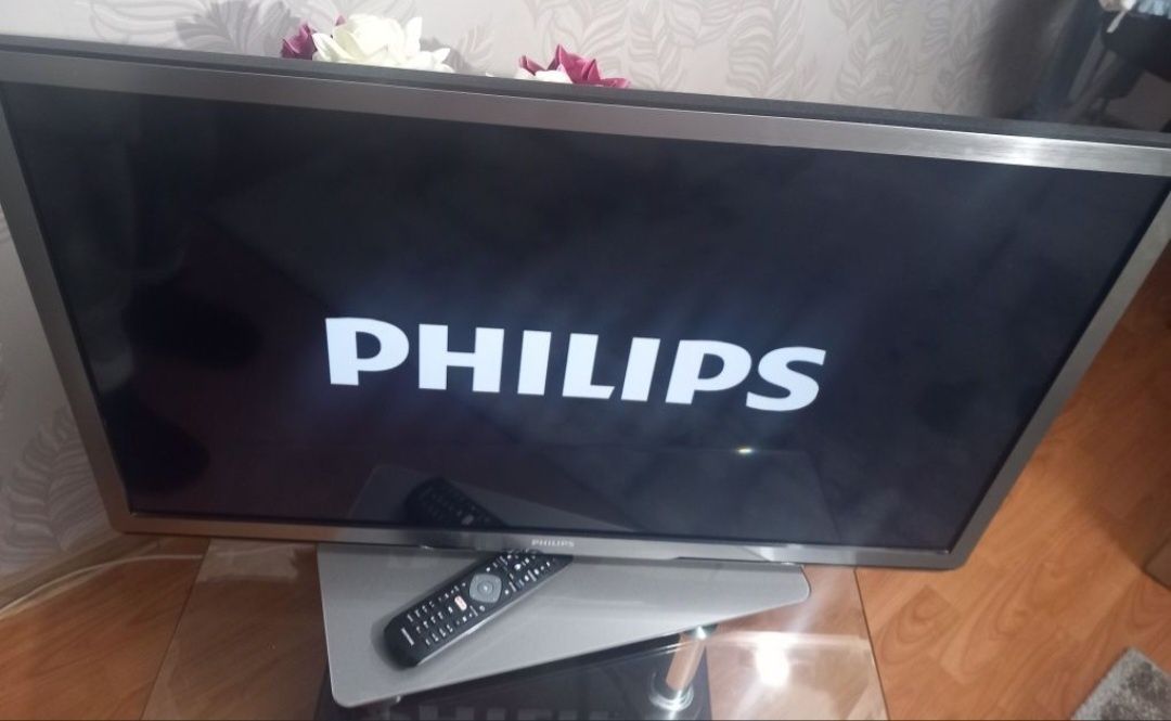 Televizor LED full HD Philips diagonala 81 cm