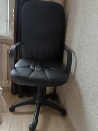 Офисный кожаный стул