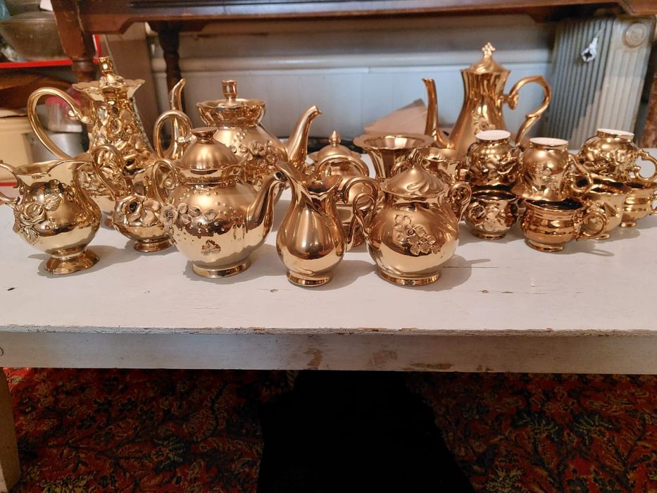 Продам сервис золотистый