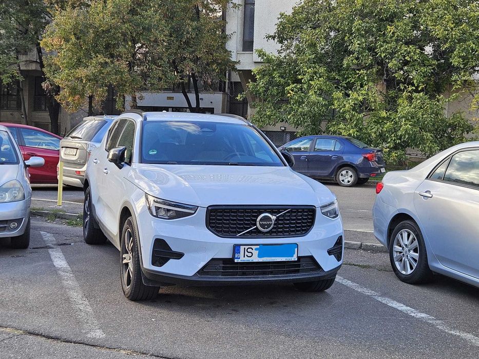 Volvo XC40 PLUS DARK B3 model vin 2026 (iulie 2025 - 8000KM)