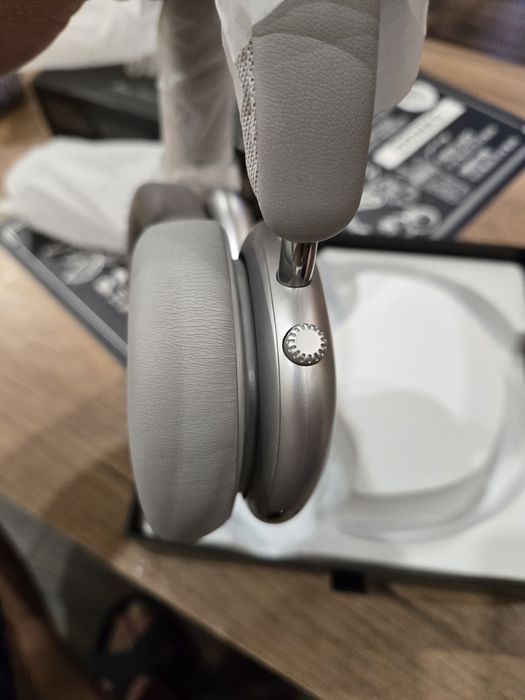 Чисто нови слушалки