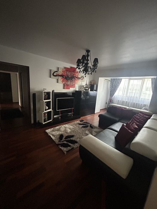 Ofer spre inchiriere ap 4 camere zona garii