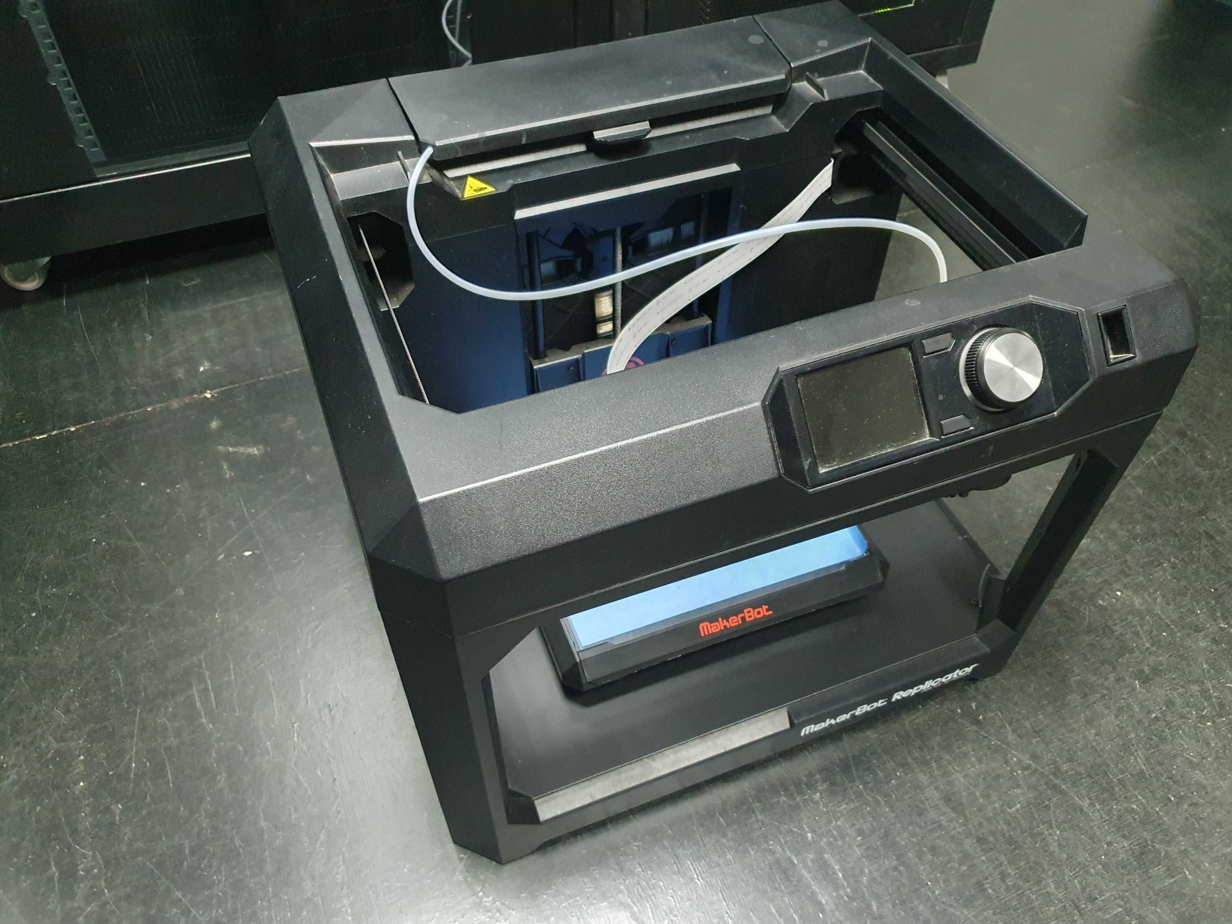 MakerBot Replicator 3D принтер