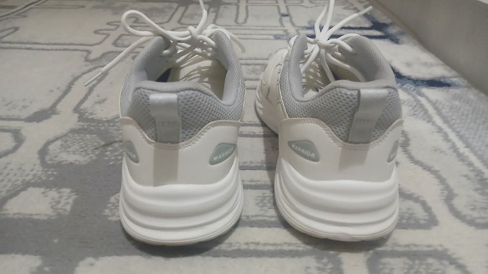 Продам кроссовки