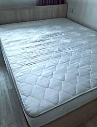 Продам спальный кровать с матрасом.