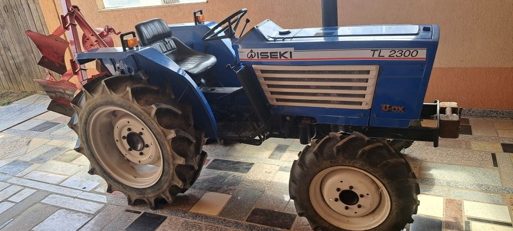 Vând tractor inechitabil japonez 4x4 23 cai