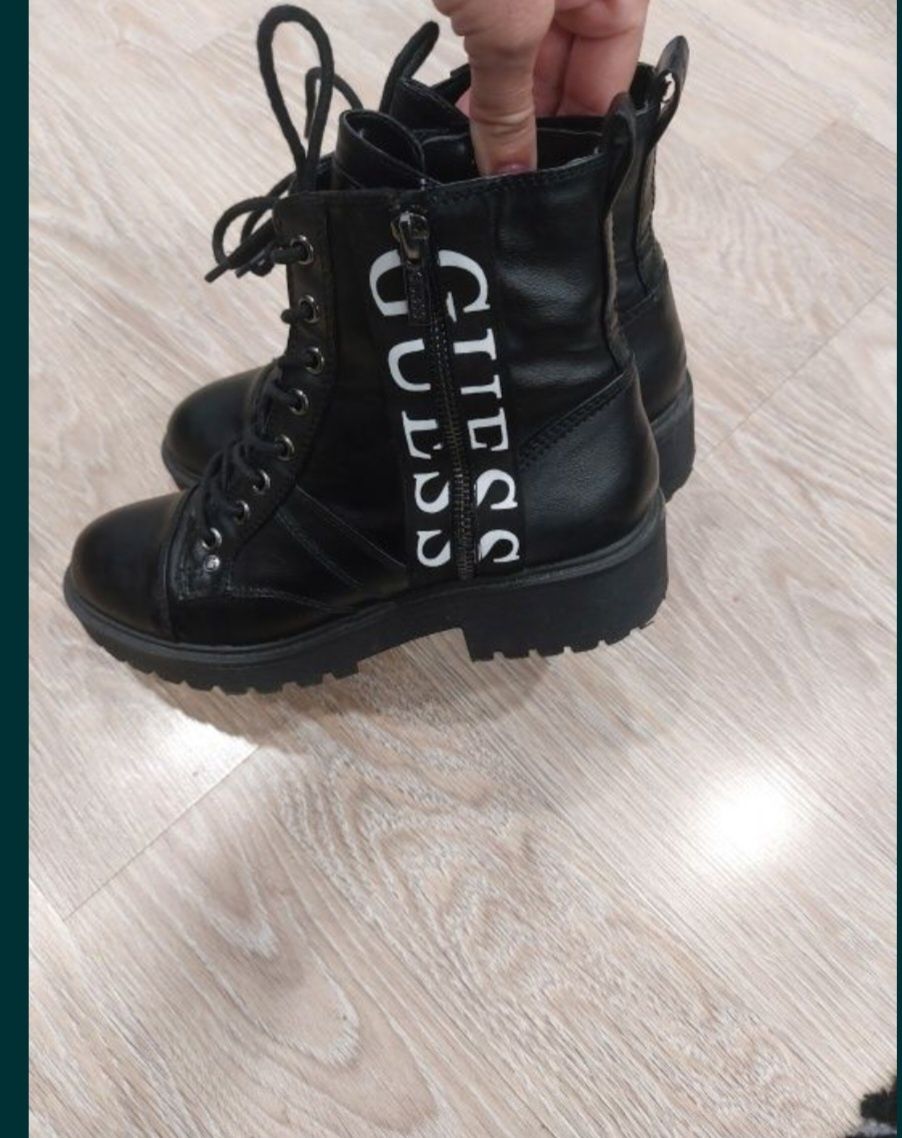 Оригинални боти guess