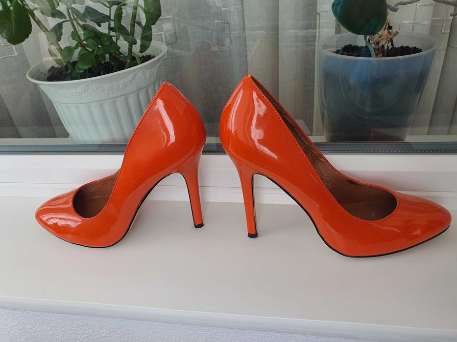 Pantofi stiletto din piele naturală lăcuită