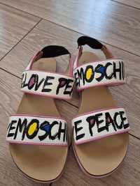 Обувки Love Moschino, Moon Boot и др.