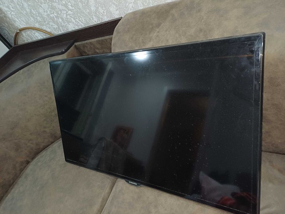 Телевизор 102см диогональ