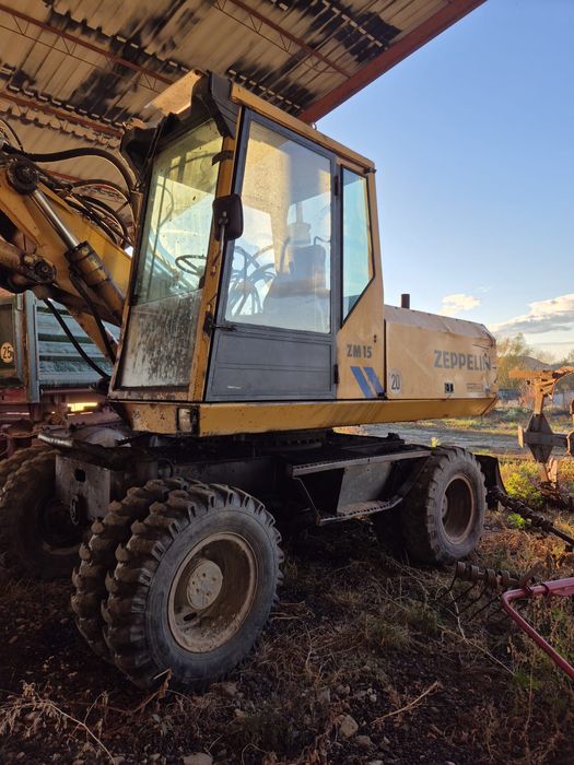 Excavator pe roți  zeppelin zm 15 t cat