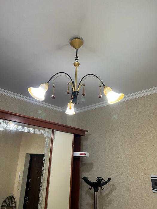 Люстра трехрожковая