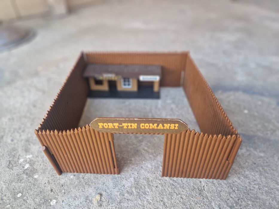 Vând fort în minuatura vestul sălbatic