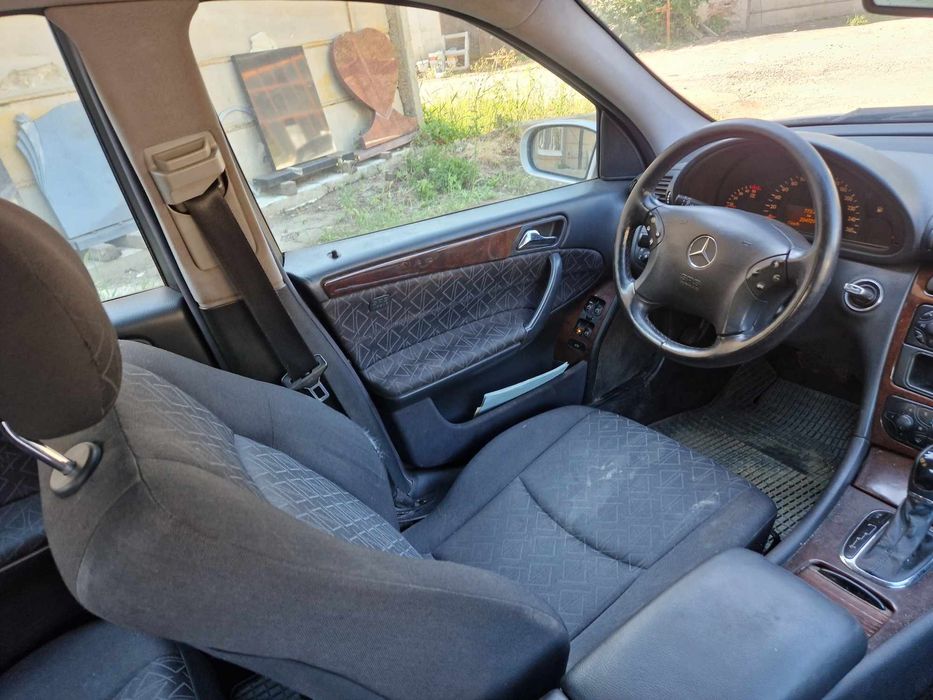 Mercedes W203 C200CDI 116кс 611 Elegance седан автоматик НА ЧАСТИ!