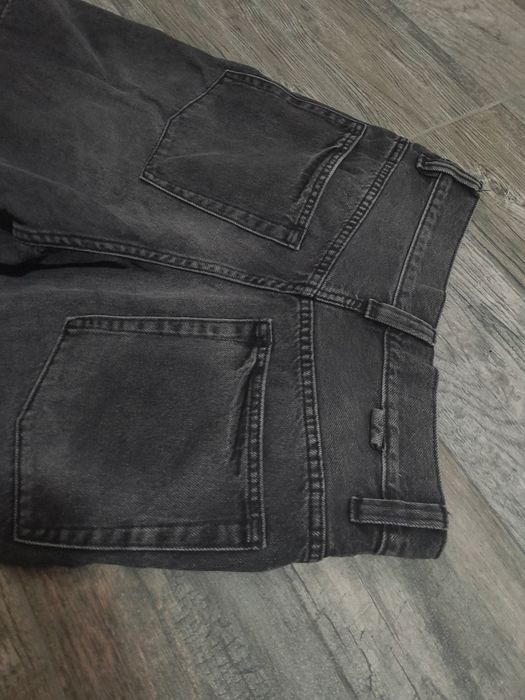 Pantaloni scurti distressed Zara