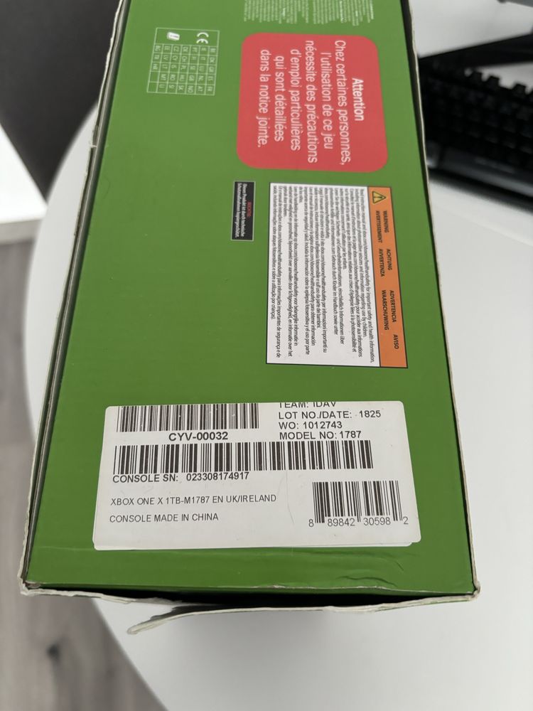 Consola MICROSOFT Xbox One X 1TB, negru+joc