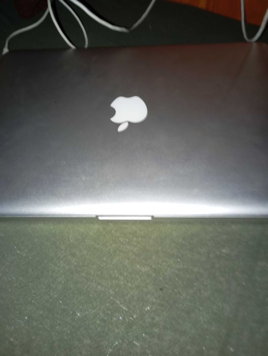 Vând macbook Air 1237