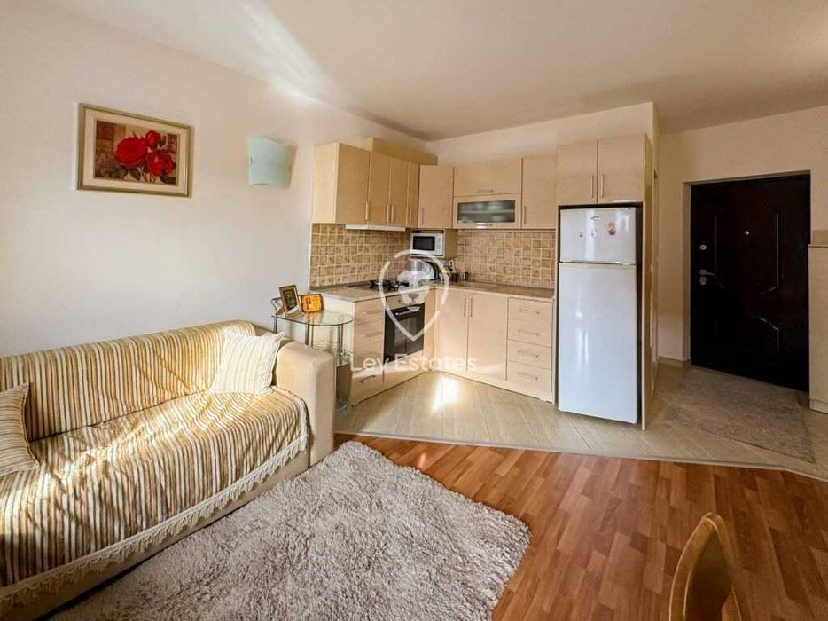 Продава се Тристаен апартамент в Бургас, Сарафово - 75 кв.м за 1094 €/кв.м - Снимка #2