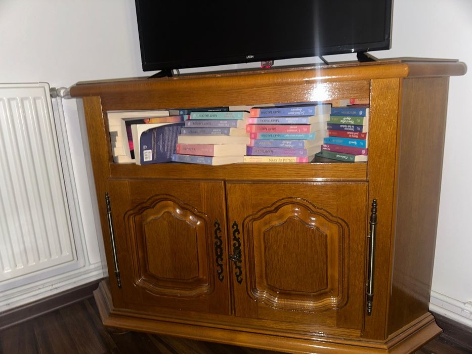 Dormitor din lemn masiv cu pat 150x190oglindă – stare excelenta și c