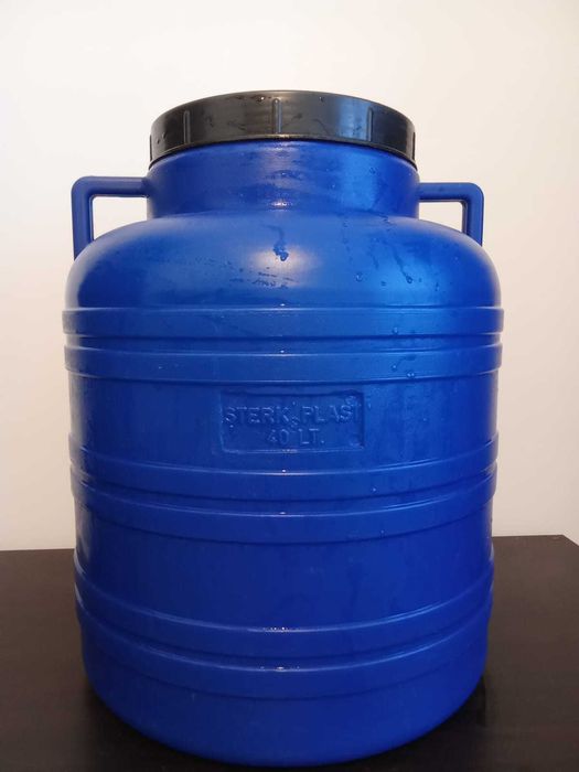 Vand butoi plastic